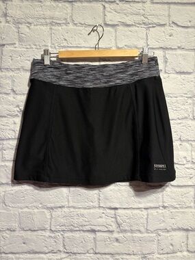 Running Room Skort with Gray Waistband Medium